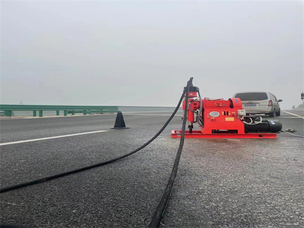 波密马路路基路面开裂下沉注浆加固灌浆